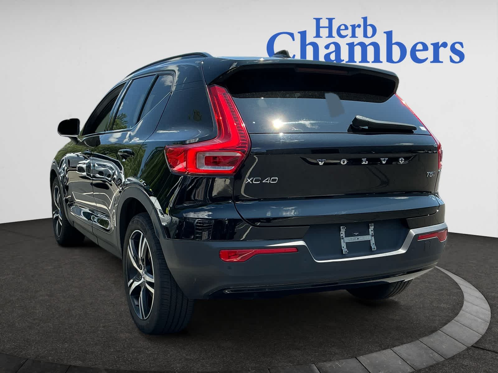 used 2021 Volvo XC40 car, priced at $28,998