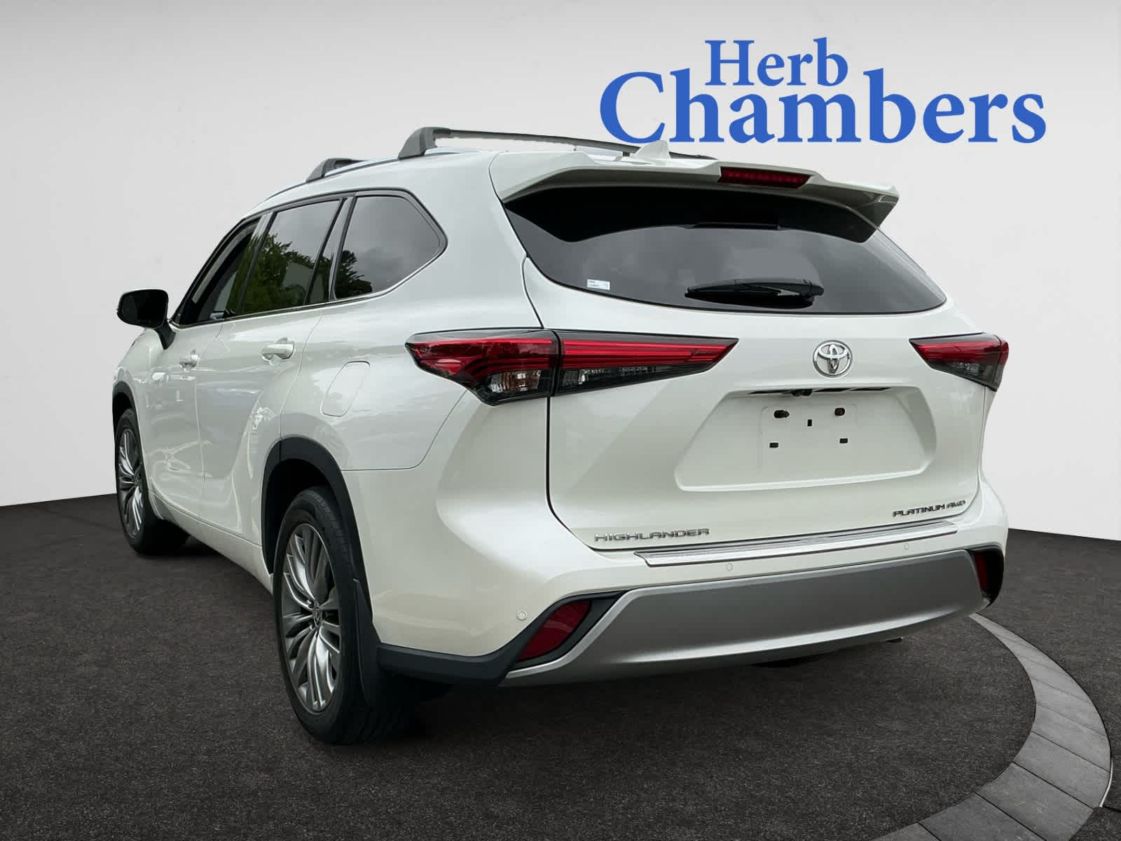used 2021 Toyota Highlander car, priced at $39,998