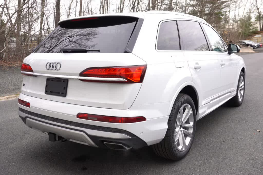 new 2025 Audi Q7 car, priced at $76,480