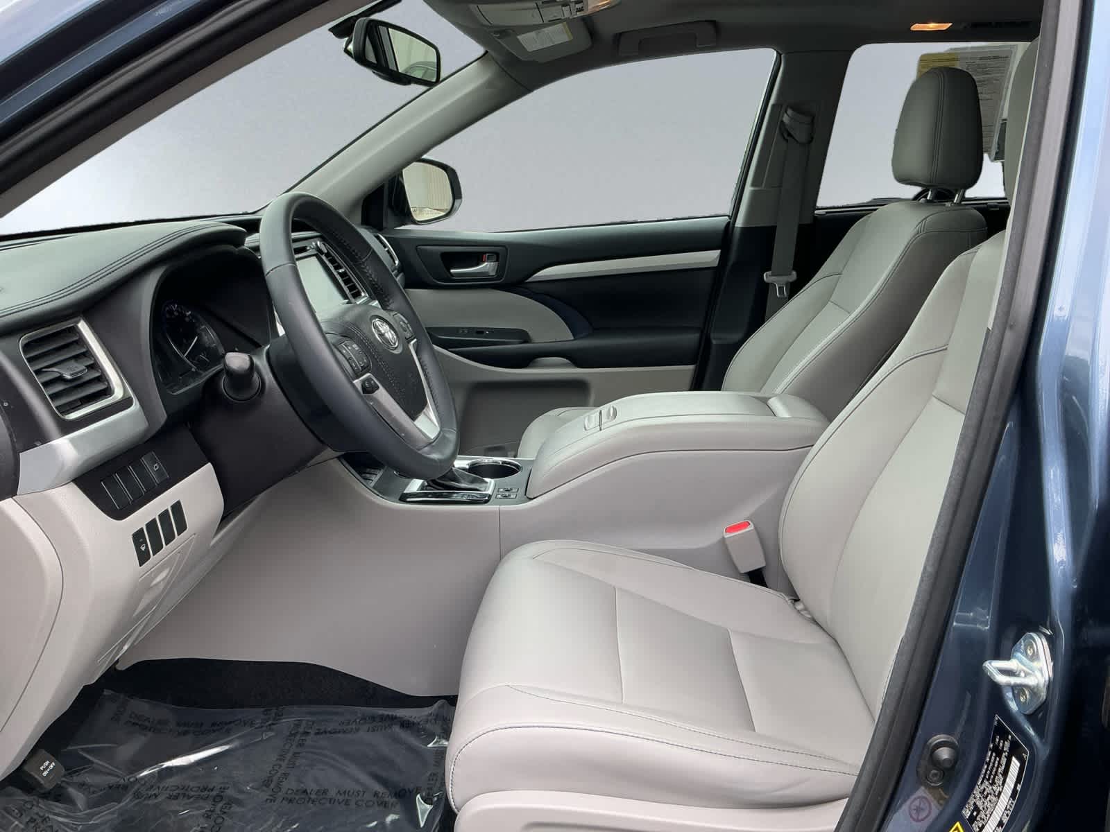 used 2016 Toyota Highlander car, priced at $25,998