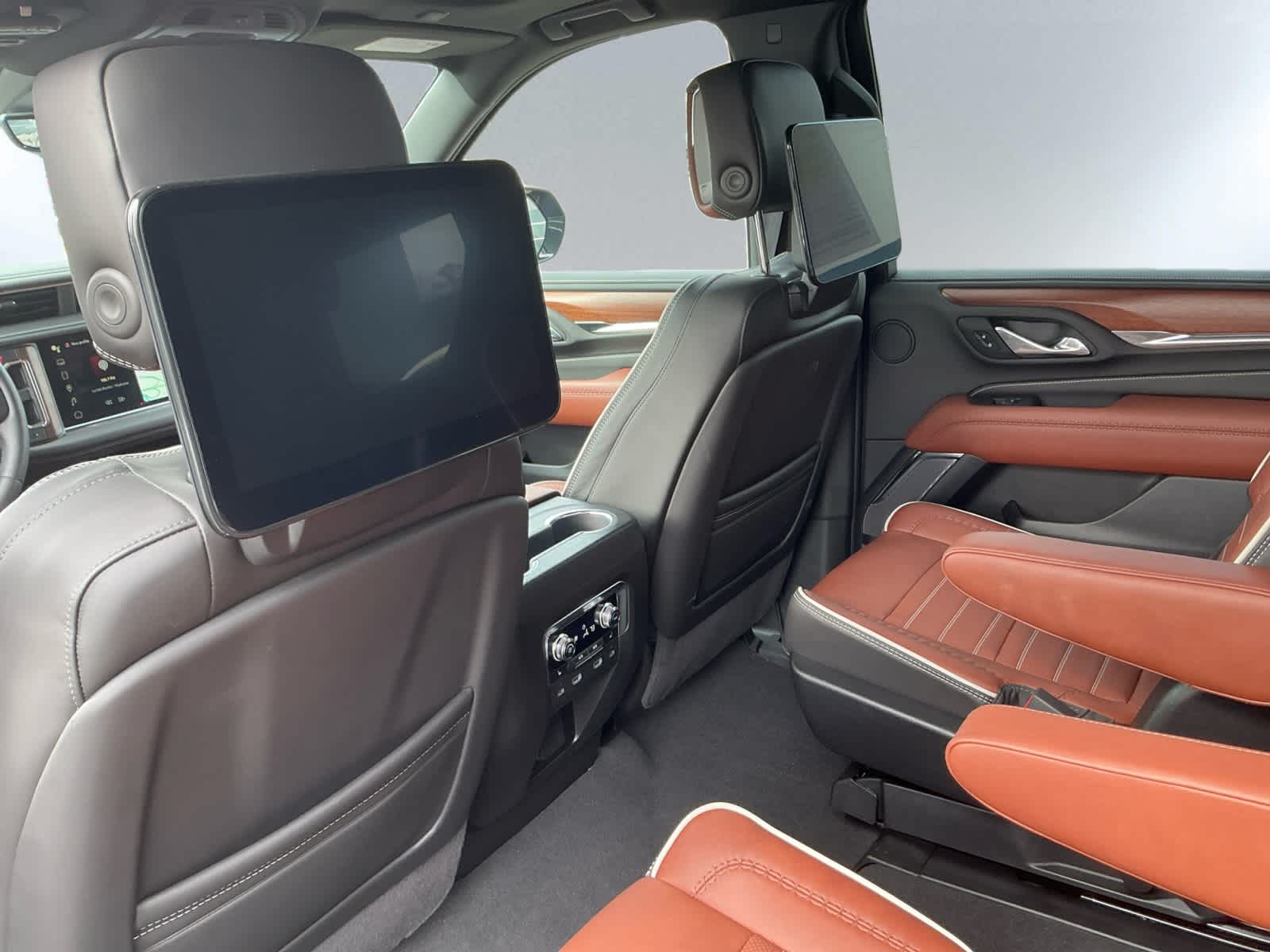 used 2024 GMC Yukon car, priced at $91,998