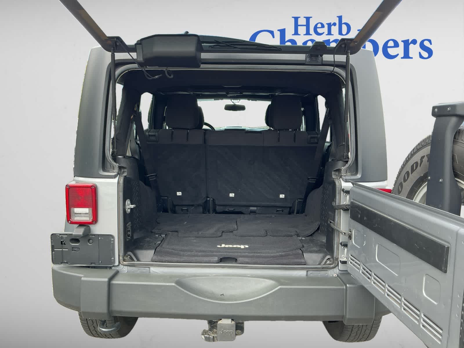 used 2015 Jeep Wrangler Unlimited car, priced at $16,998