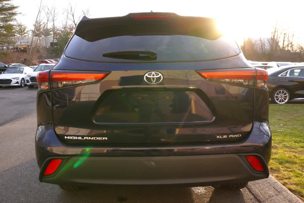 used 2021 Toyota Highlander car, priced at $32,998