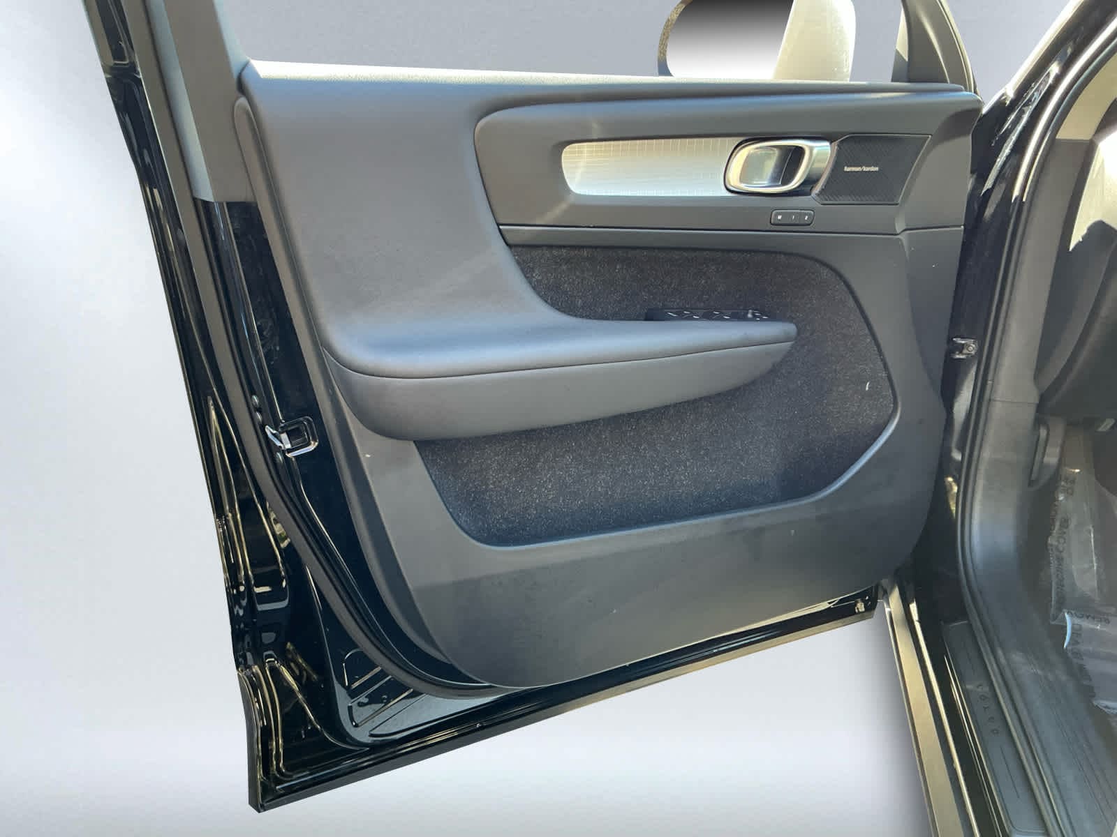 used 2019 Volvo XC40 car, priced at $24,999