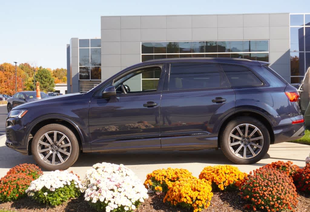 used 2024 Audi Q7 car, priced at $56,998