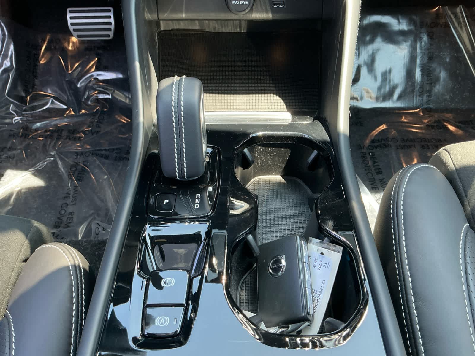 used 2021 Volvo XC40 car, priced at $28,998