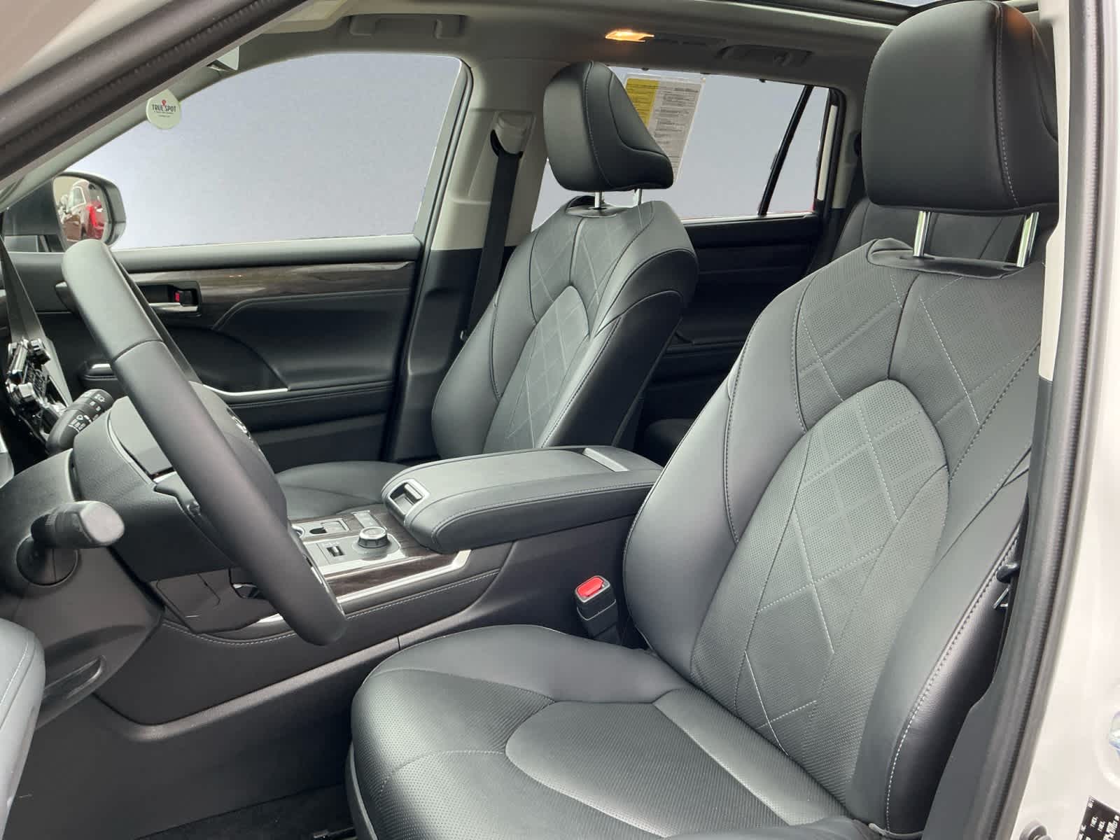 used 2021 Toyota Highlander car, priced at $39,998