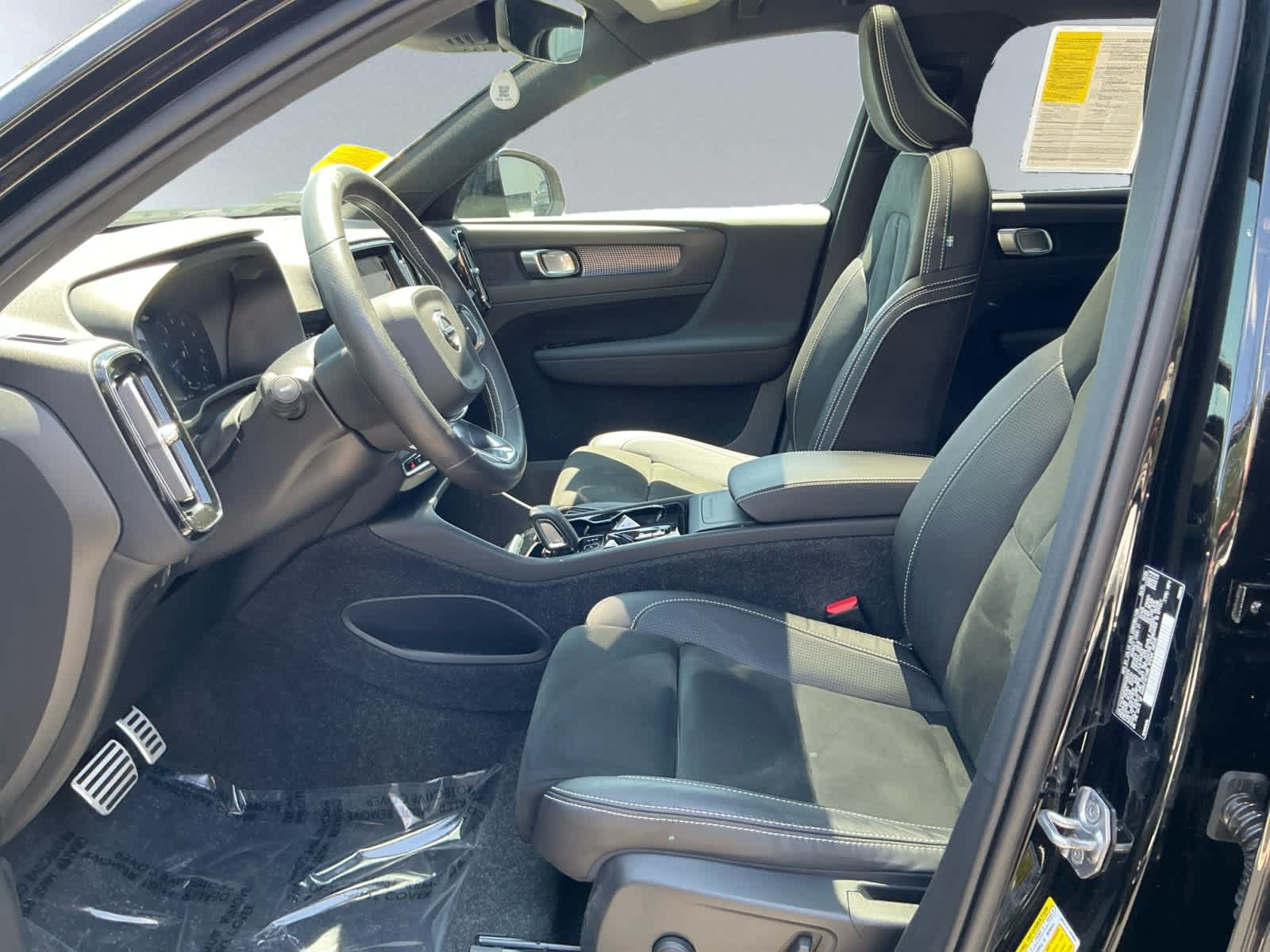 used 2021 Volvo XC40 car, priced at $28,998