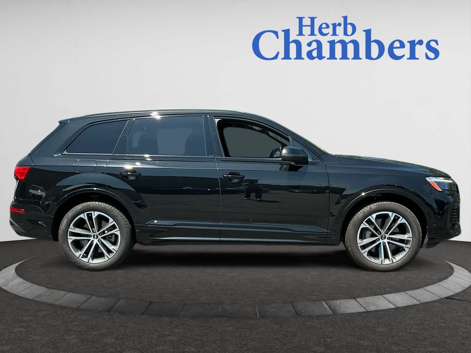 used 2025 Audi Q7 car, priced at $60,998
