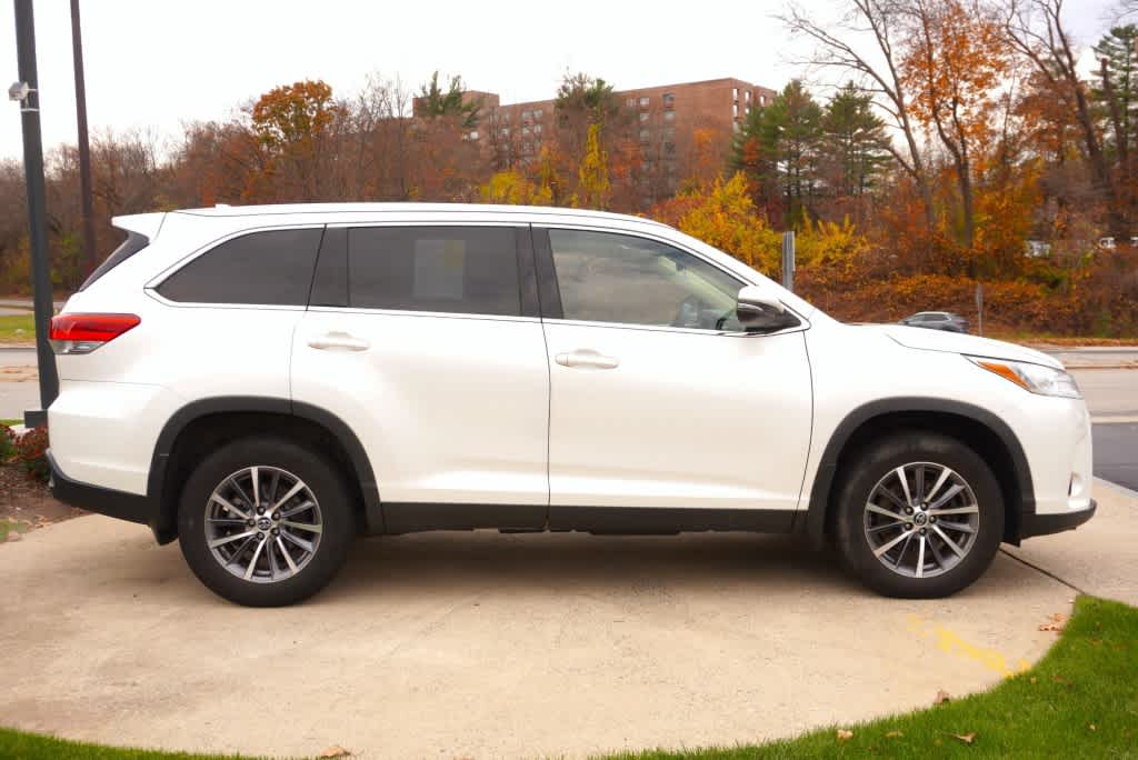 used 2019 Toyota Highlander car, priced at $25,998