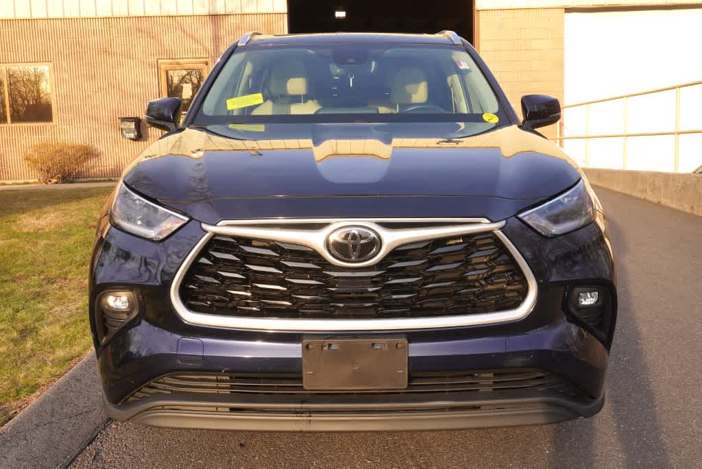 used 2021 Toyota Highlander car, priced at $32,998