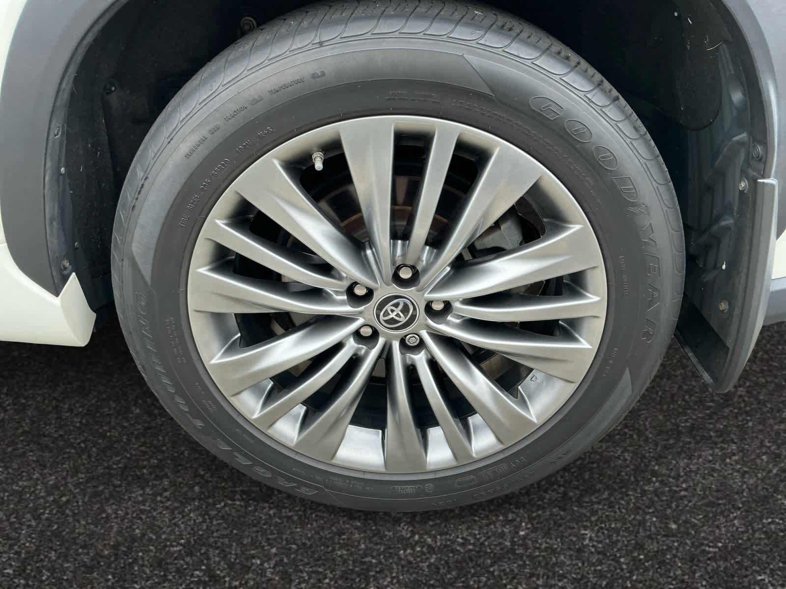 used 2021 Toyota Highlander car, priced at $39,998