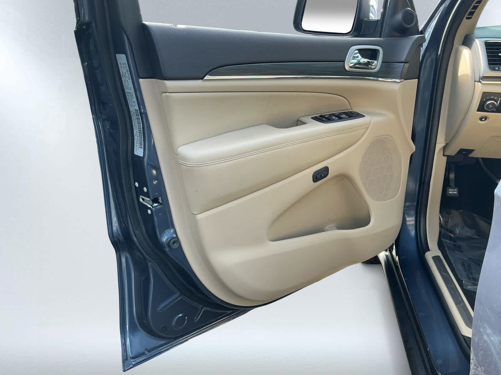 used 2020 Jeep Grand Cherokee car, priced at $27,099