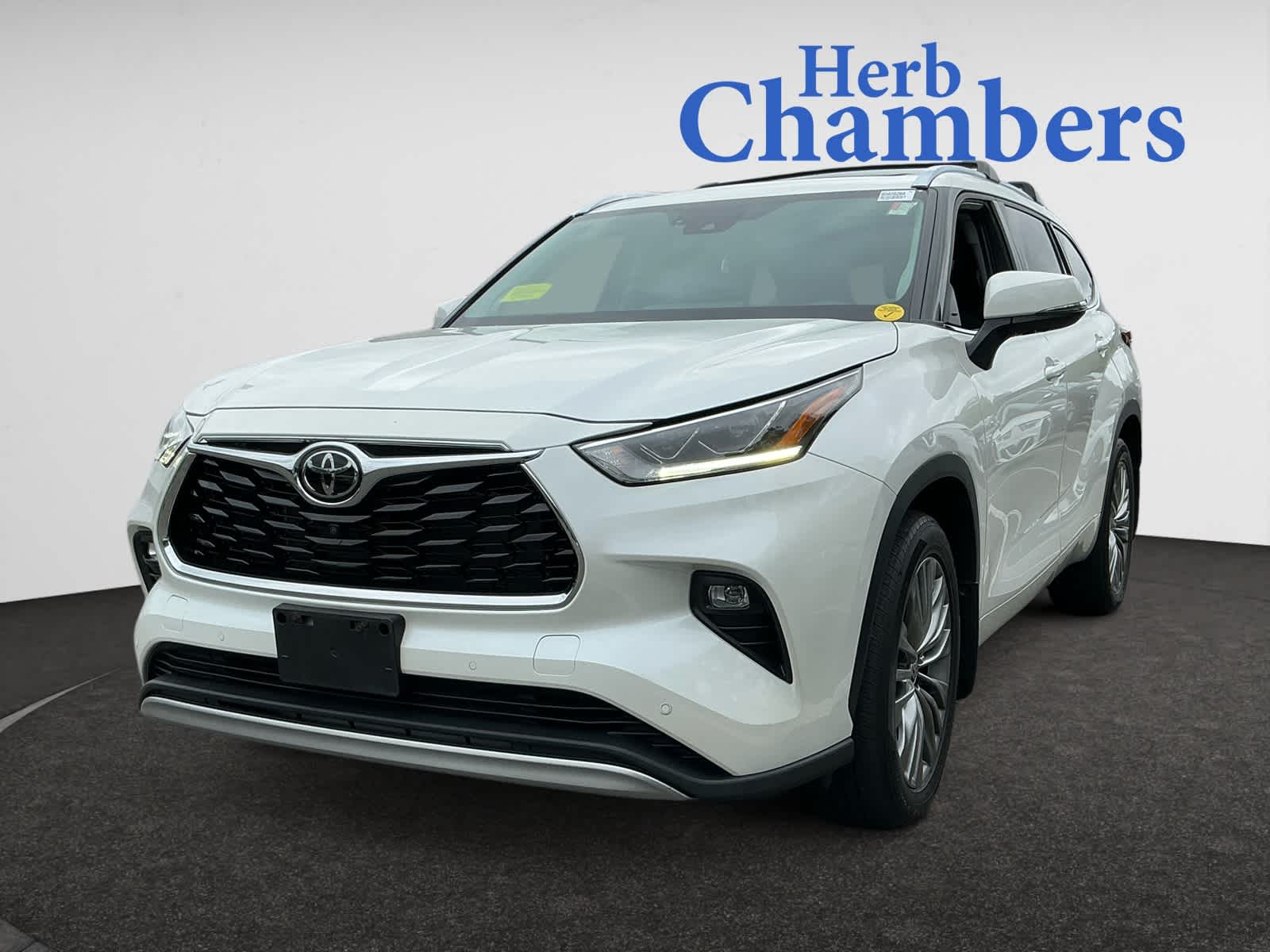 used 2021 Toyota Highlander car, priced at $39,998