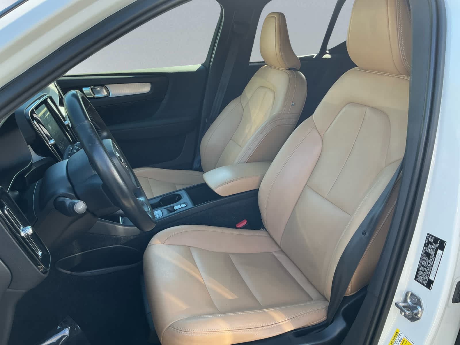 used 2019 Volvo XC40 car, priced at $19,899