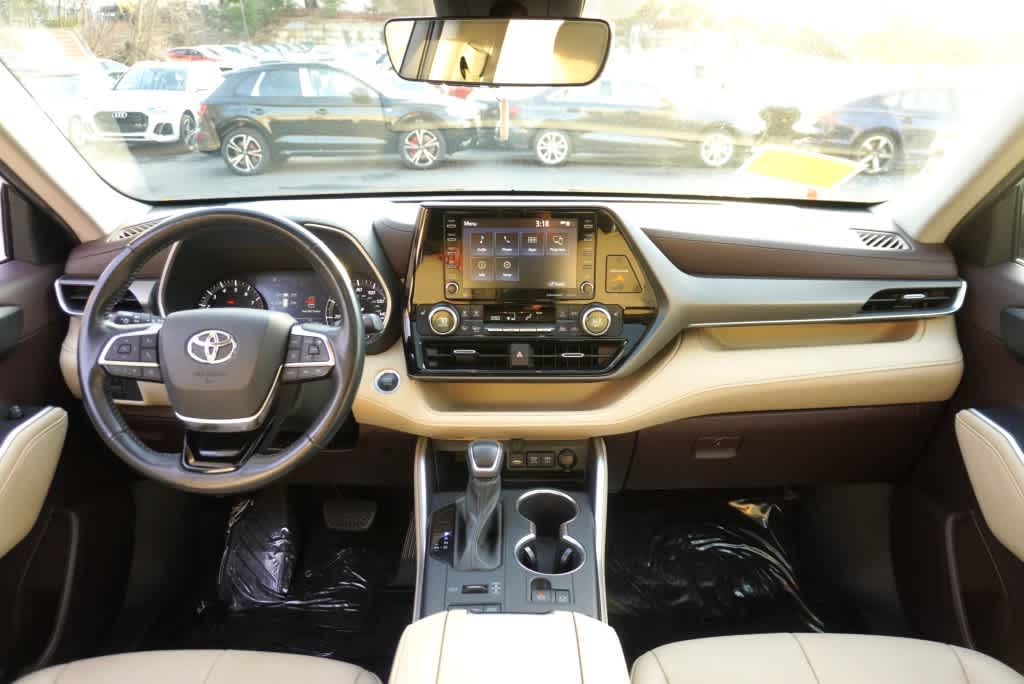 used 2021 Toyota Highlander car, priced at $32,998