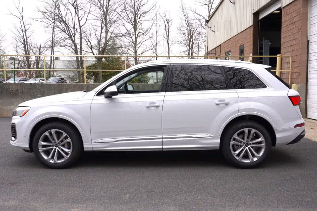 new 2025 Audi Q7 car, priced at $76,480
