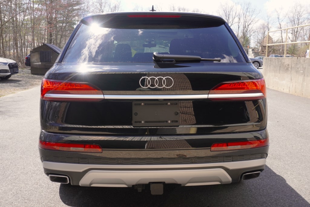 new 2025 Audi Q7 car, priced at $81,930