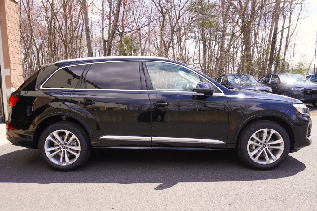 new 2025 Audi Q7 car, priced at $81,930