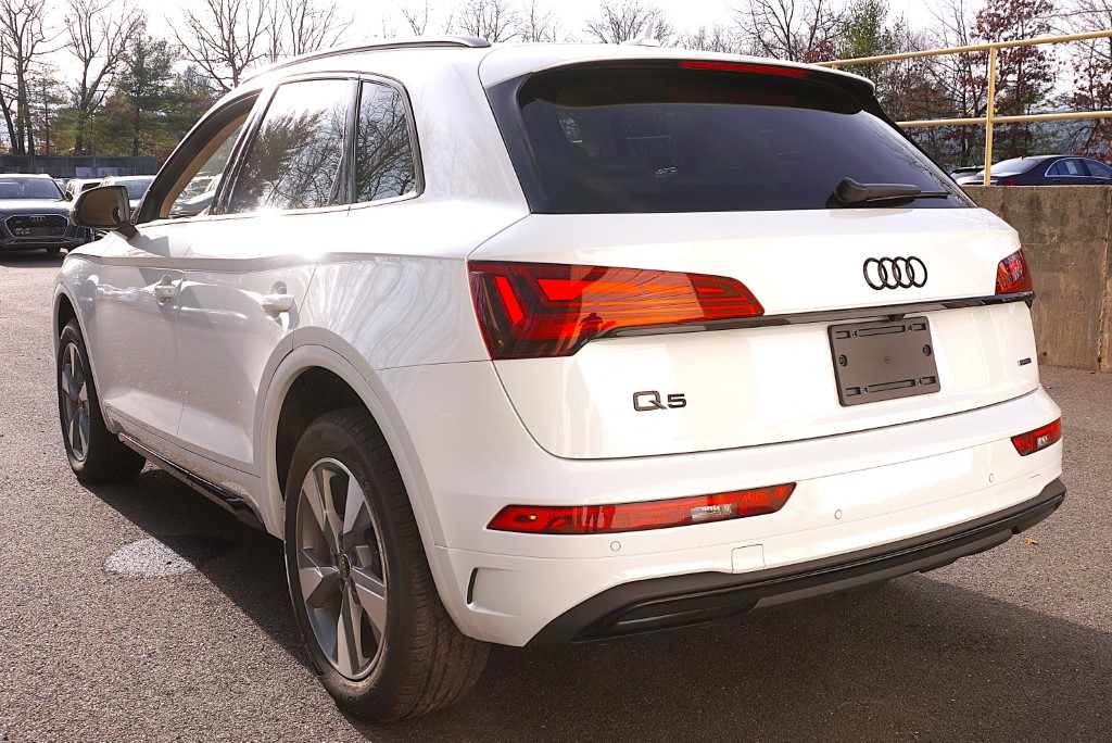 new 2025 Audi Q5 car, priced at $55,705