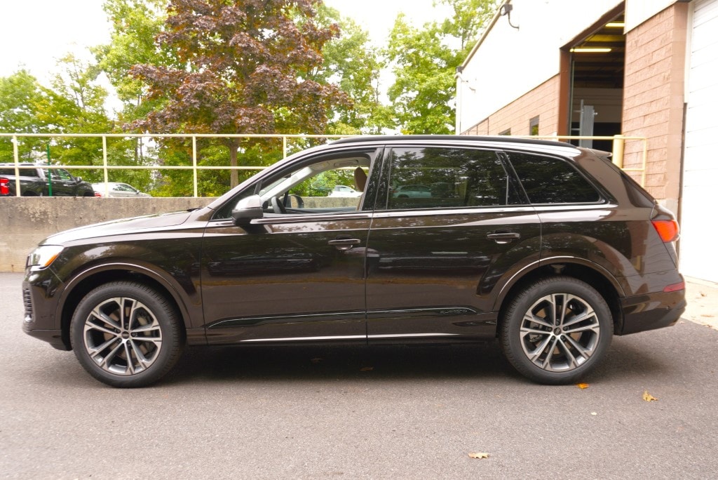 new 2025 Audi Q7 car, priced at $88,655