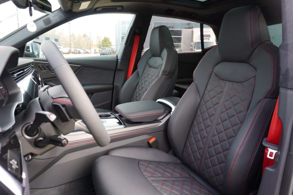 new 2025 Audi SQ8 car