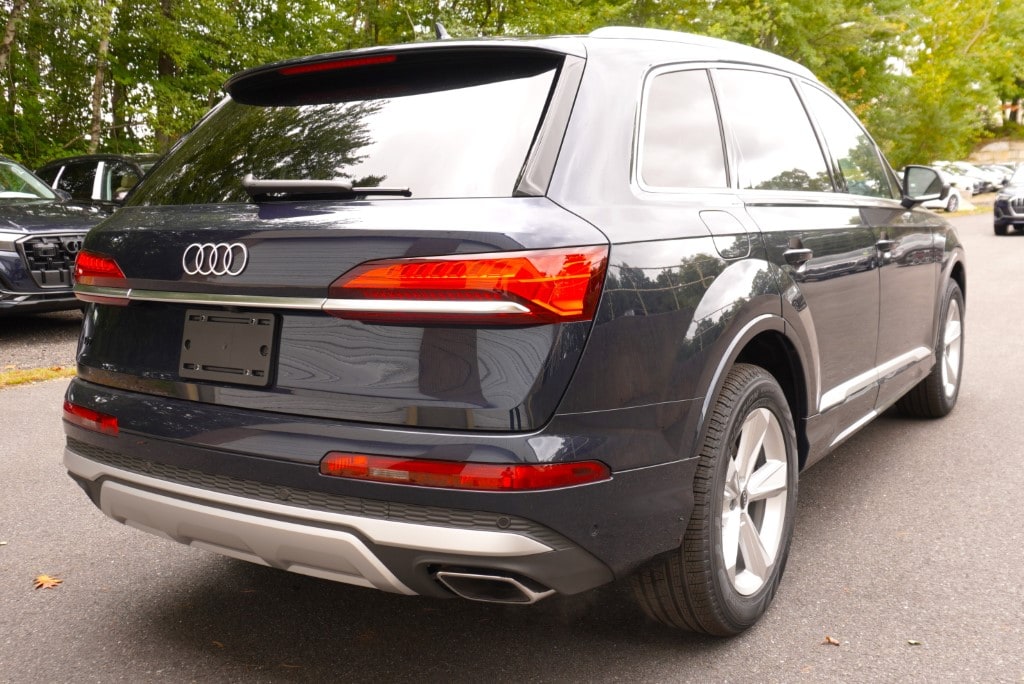 new 2025 Audi Q7 car, priced at $70,780