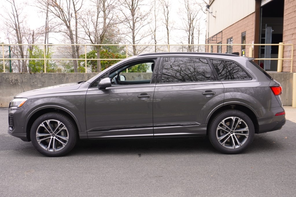 new 2025 Audi Q7 car, priced at $77,750