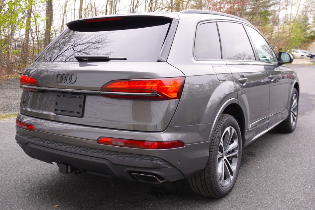 new 2025 Audi Q7 car, priced at $68,400