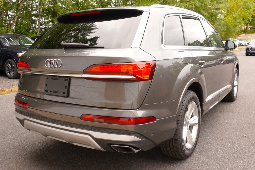 new 2025 Audi Q7 car, priced at $70,050