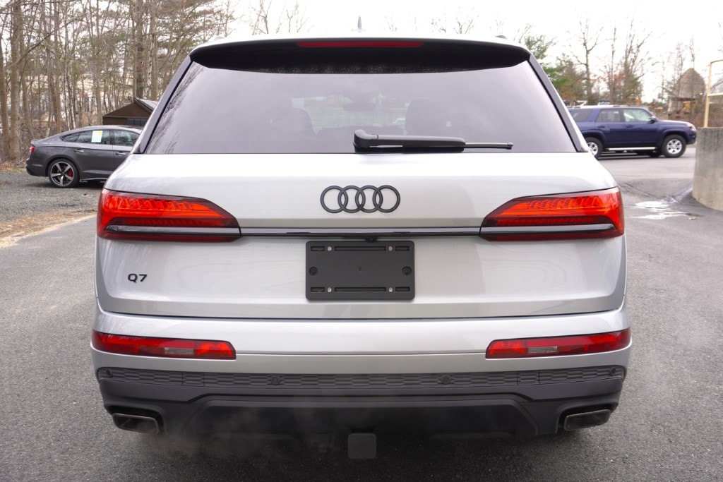 new 2025 Audi Q7 car, priced at $70,980