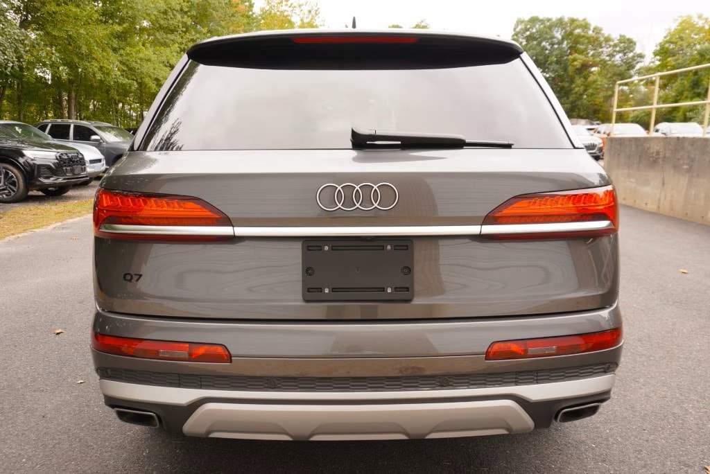 new 2025 Audi Q7 car, priced at $76,480