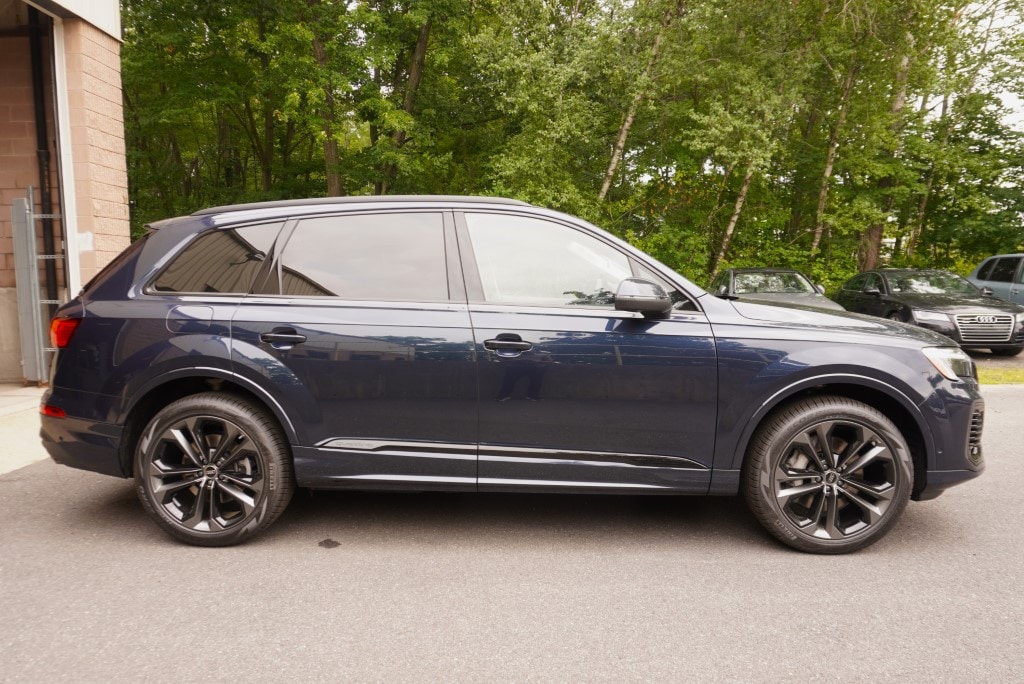 new 2025 Audi Q7 car, priced at $83,935