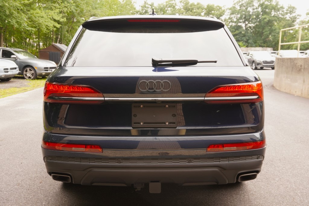 new 2025 Audi Q7 car, priced at $77,880