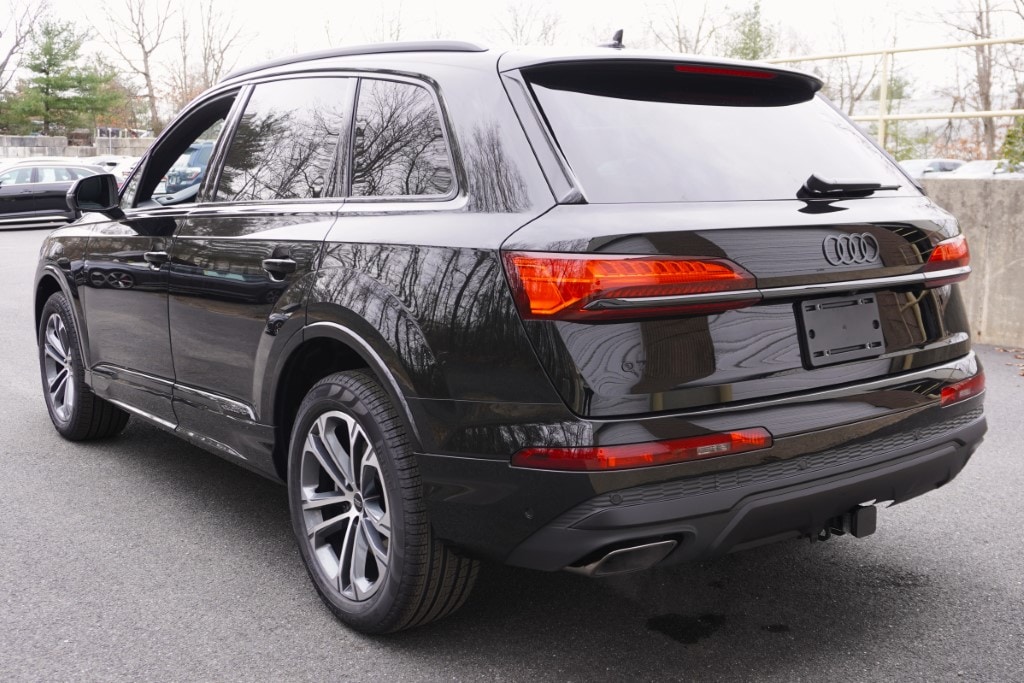 new 2025 Audi Q7 car, priced at $77,805