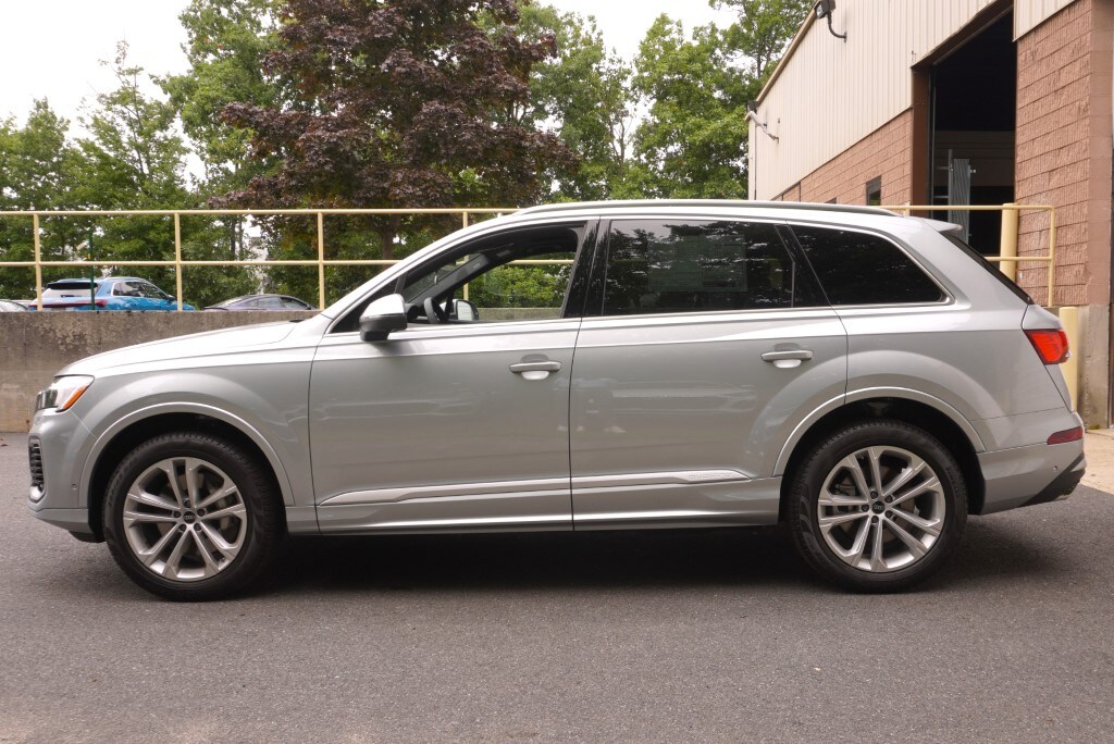 new 2025 Audi Q7 car, priced at $73,350