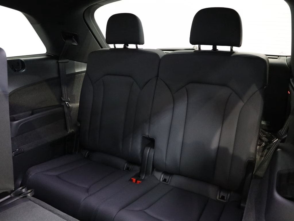 new 2025 Audi Q7 car, priced at $76,480