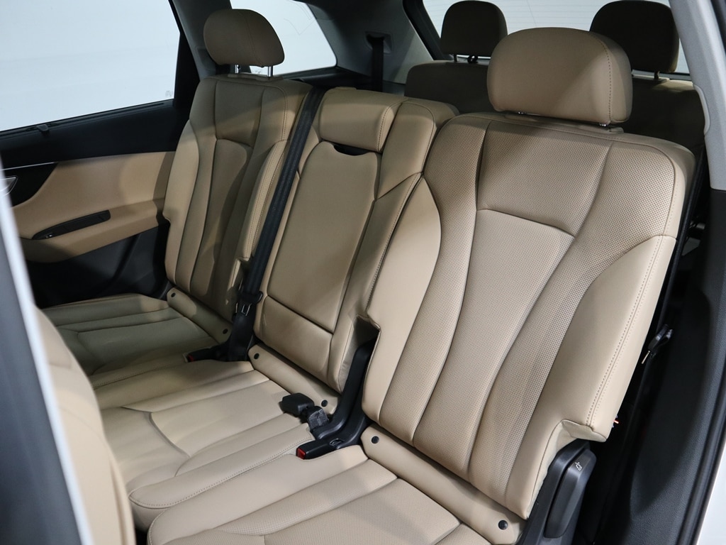 new 2025 Audi Q7 car, priced at $74,320
