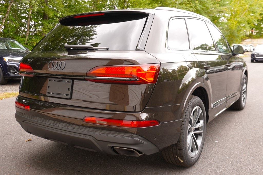 new 2025 Audi Q7 car, priced at $88,655