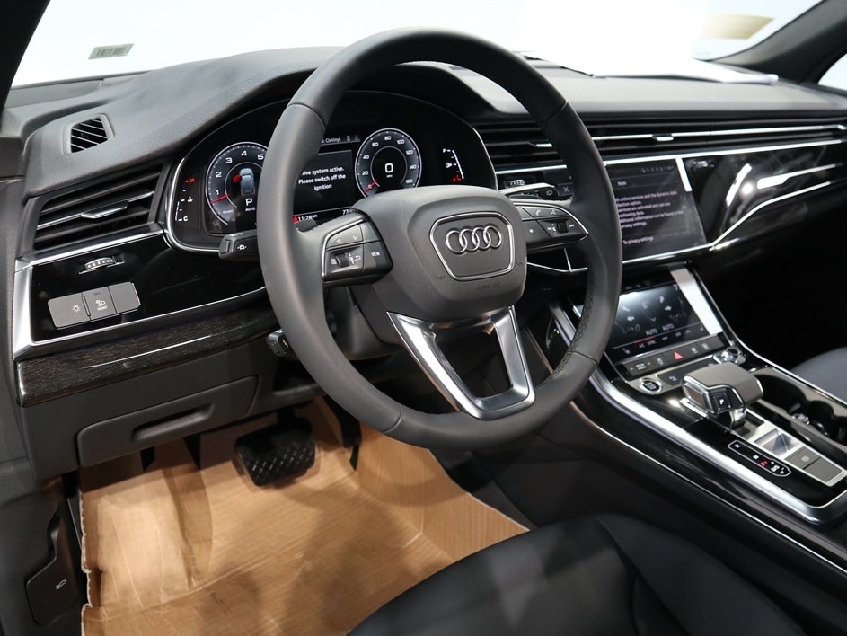 new 2025 Audi Q7 car, priced at $65,730