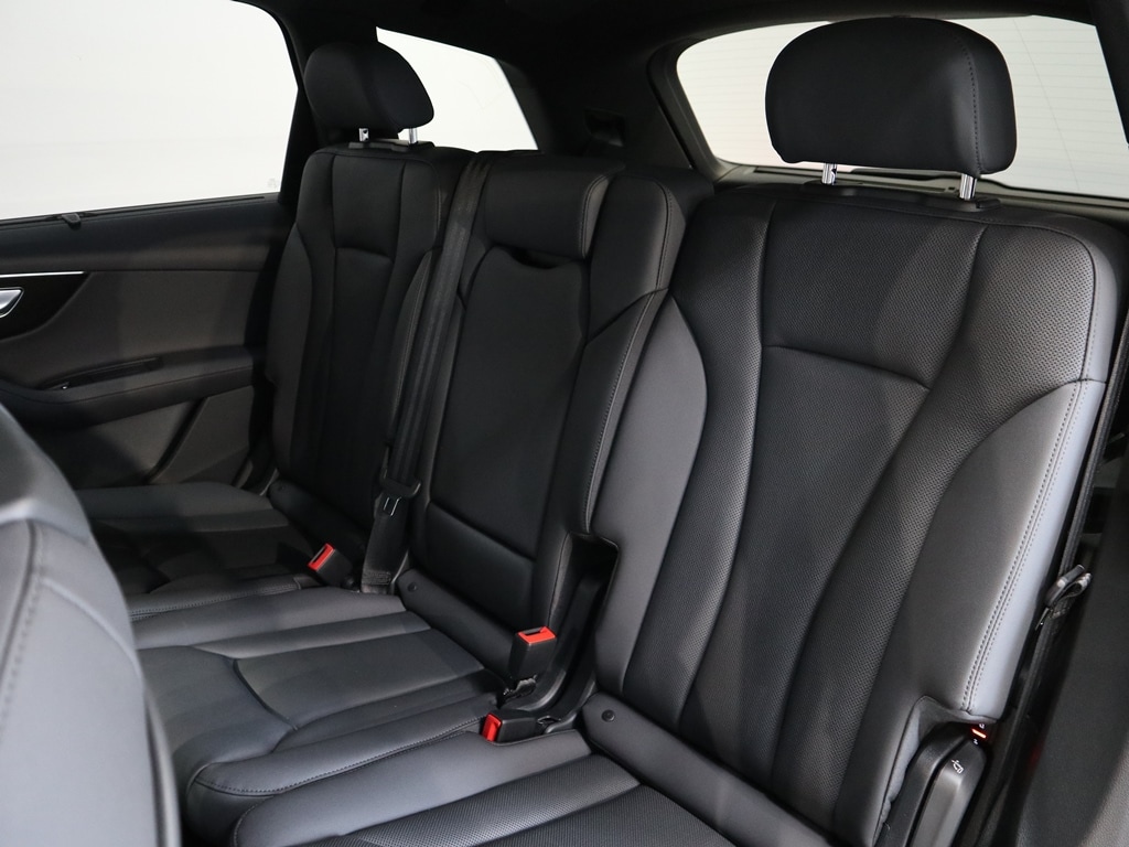 new 2025 Audi Q7 car, priced at $77,805