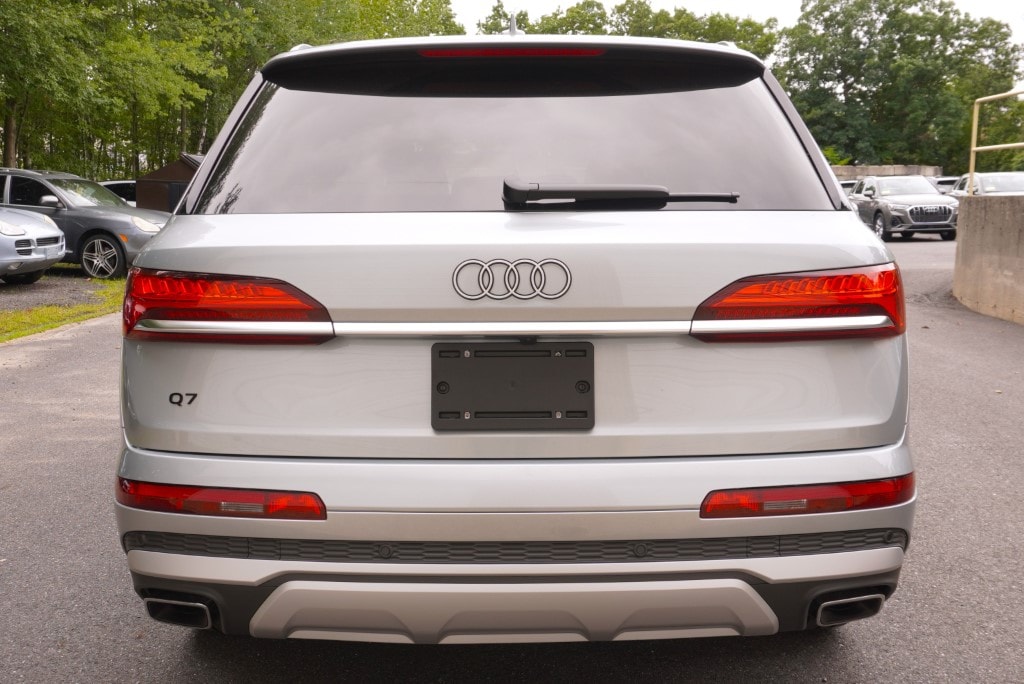 new 2025 Audi Q7 car, priced at $75,050