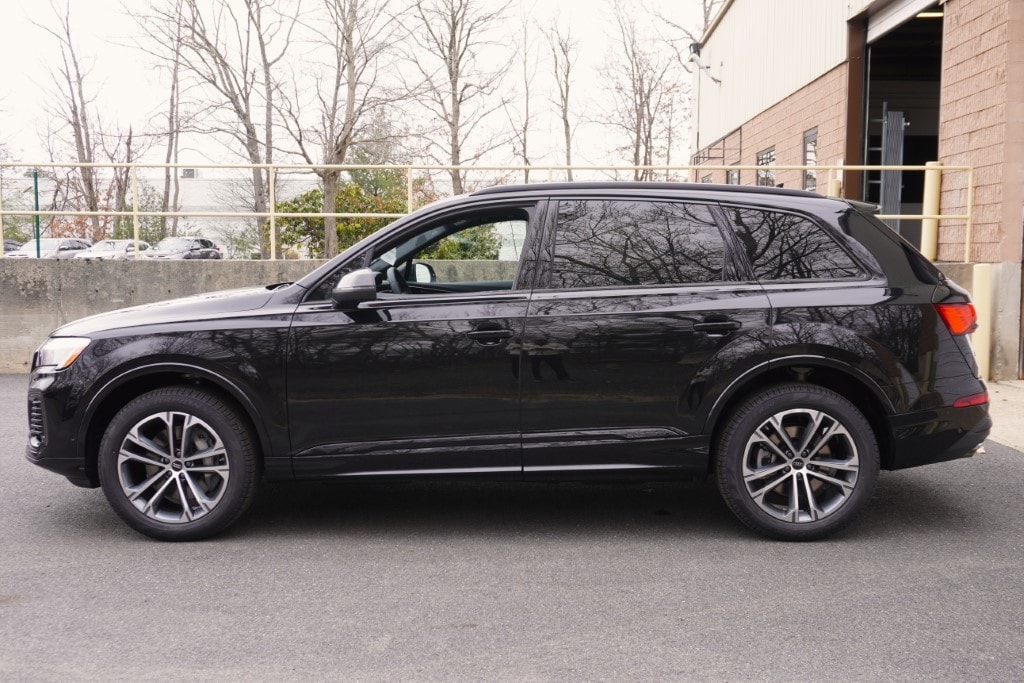 new 2025 Audi Q7 car, priced at $84,585