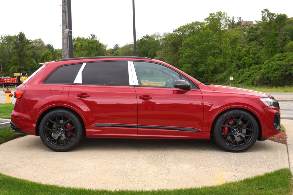 new 2025 Audi SQ7 car, priced at $112,360