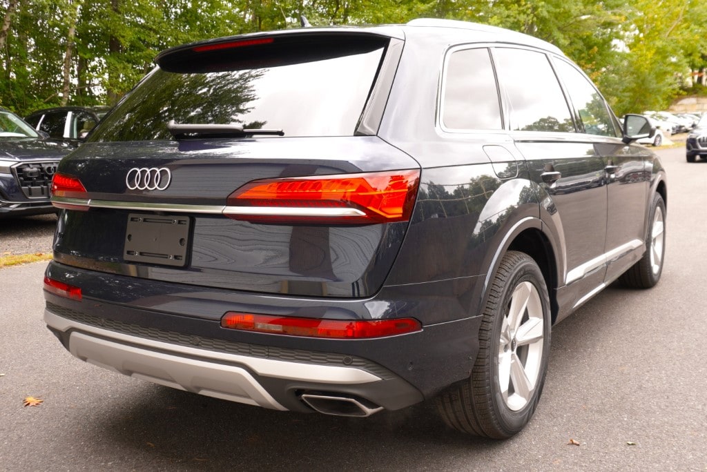 new 2025 Audi Q7 car, priced at $76,480