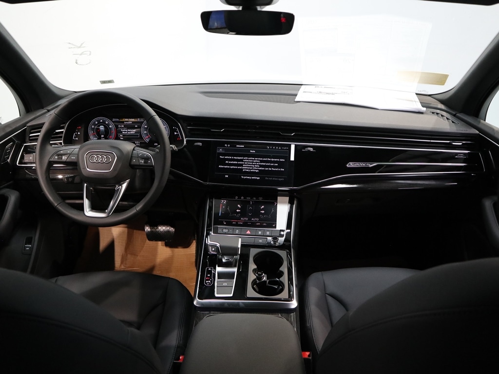 new 2025 Audi Q7 car
