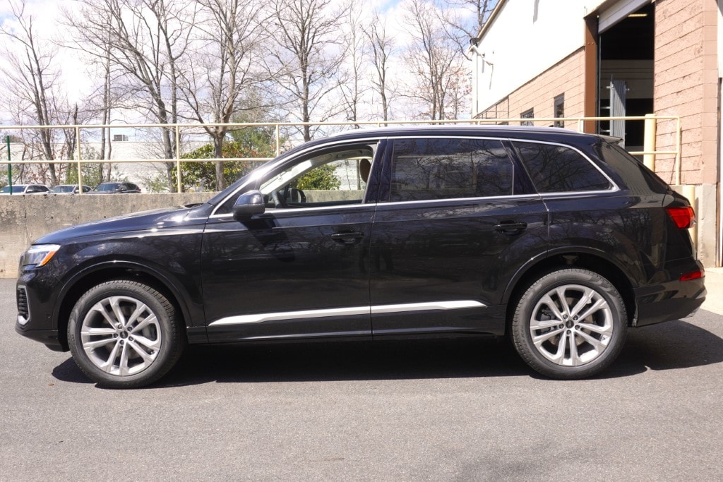 new 2025 Audi Q7 car, priced at $65,730