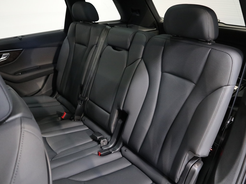 new 2025 Audi Q7 car