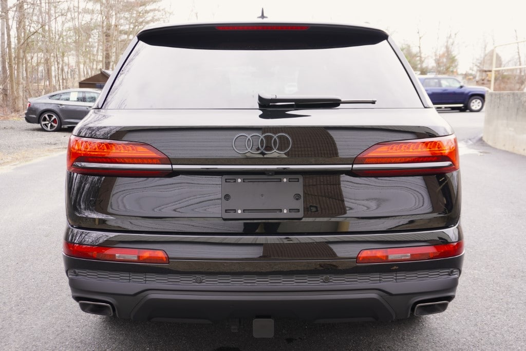 new 2025 Audi Q7 car, priced at $77,805