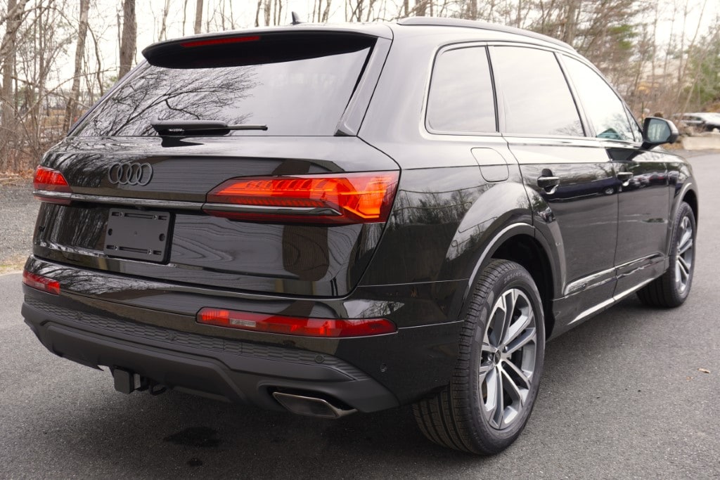 new 2025 Audi Q7 car, priced at $77,805